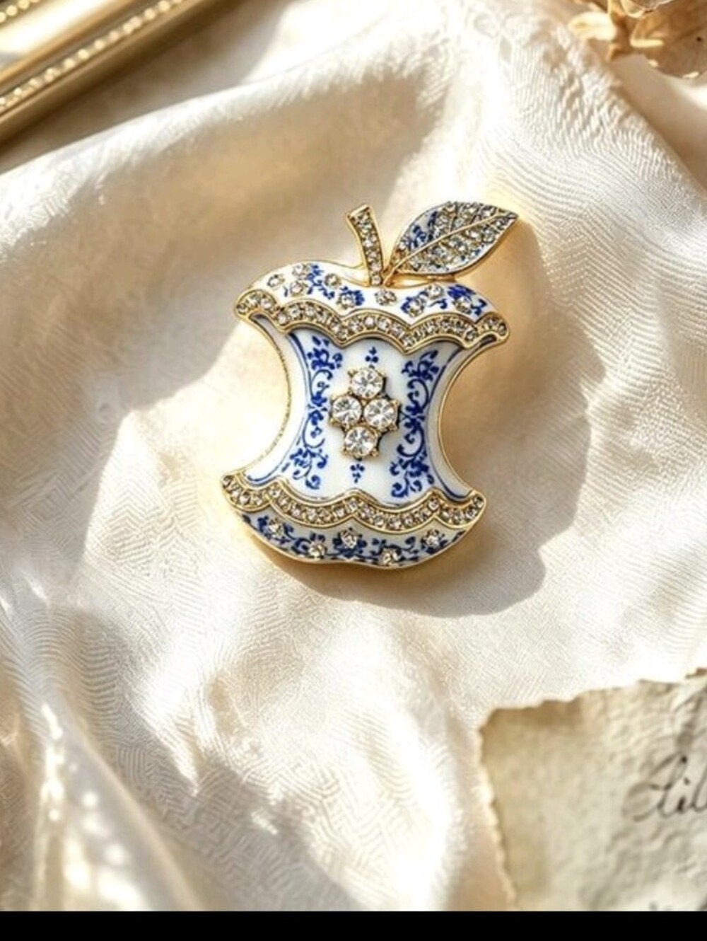 Beautiful Apple Core Brooch NEW